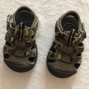 Baby Camo Shoes | Size 5